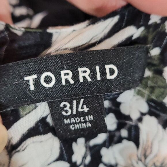 Torrid Black and White Gauze Duster Floral Kimono - Picture 8 of 8